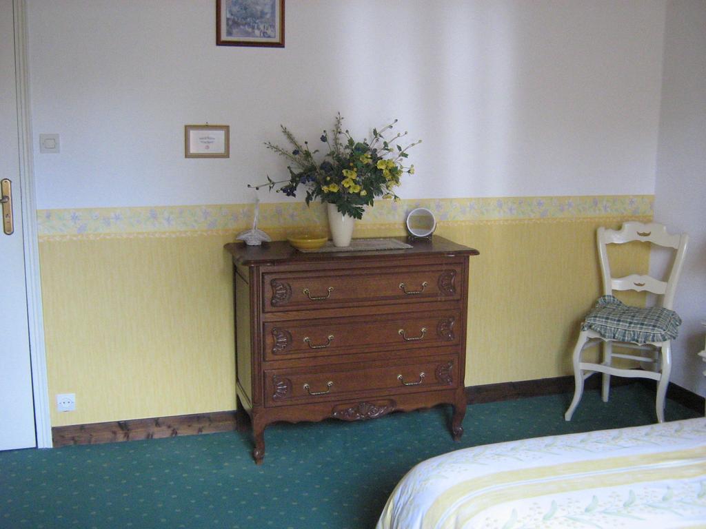 Le Moulin De Fillievres Bed & Breakfast Room photo