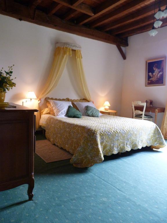Le Moulin De Fillievres Bed & Breakfast Room photo